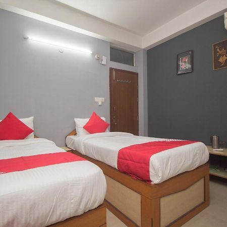 OYO 16041 Hotel Golden Moments Siliguri Buitenkant foto