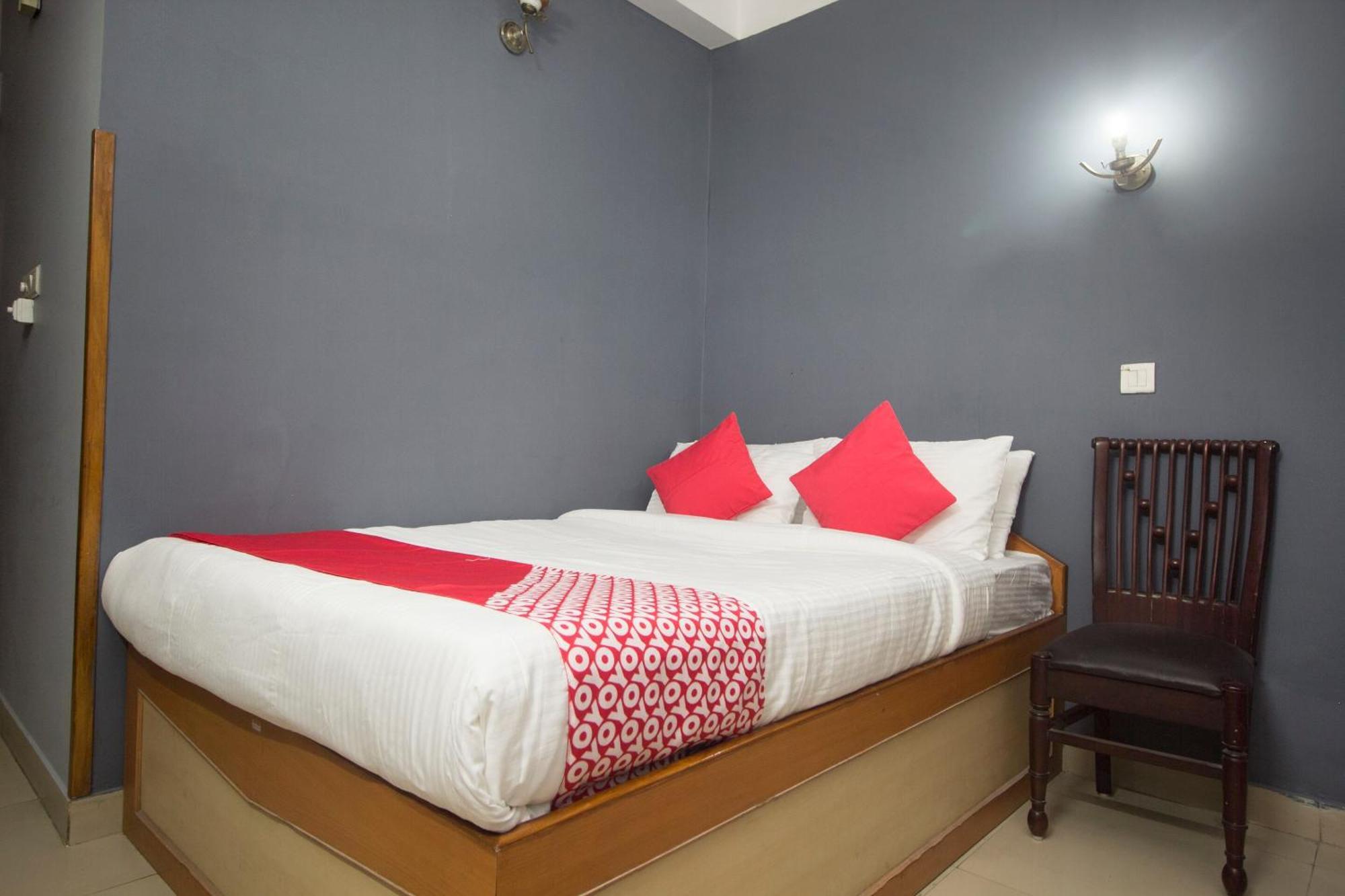 OYO 16041 Hotel Golden Moments Siliguri Buitenkant foto